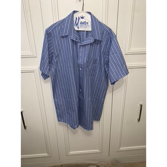 Roundtree & Yorke‎ Men's Blue Striped Short Sleeve Button-Down Shirt Size 17.5 - Picture 1 of 3